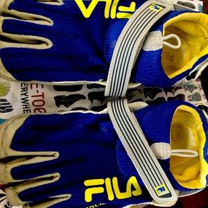 Fila Skeletoes Used size 7 Medium retail $59.99